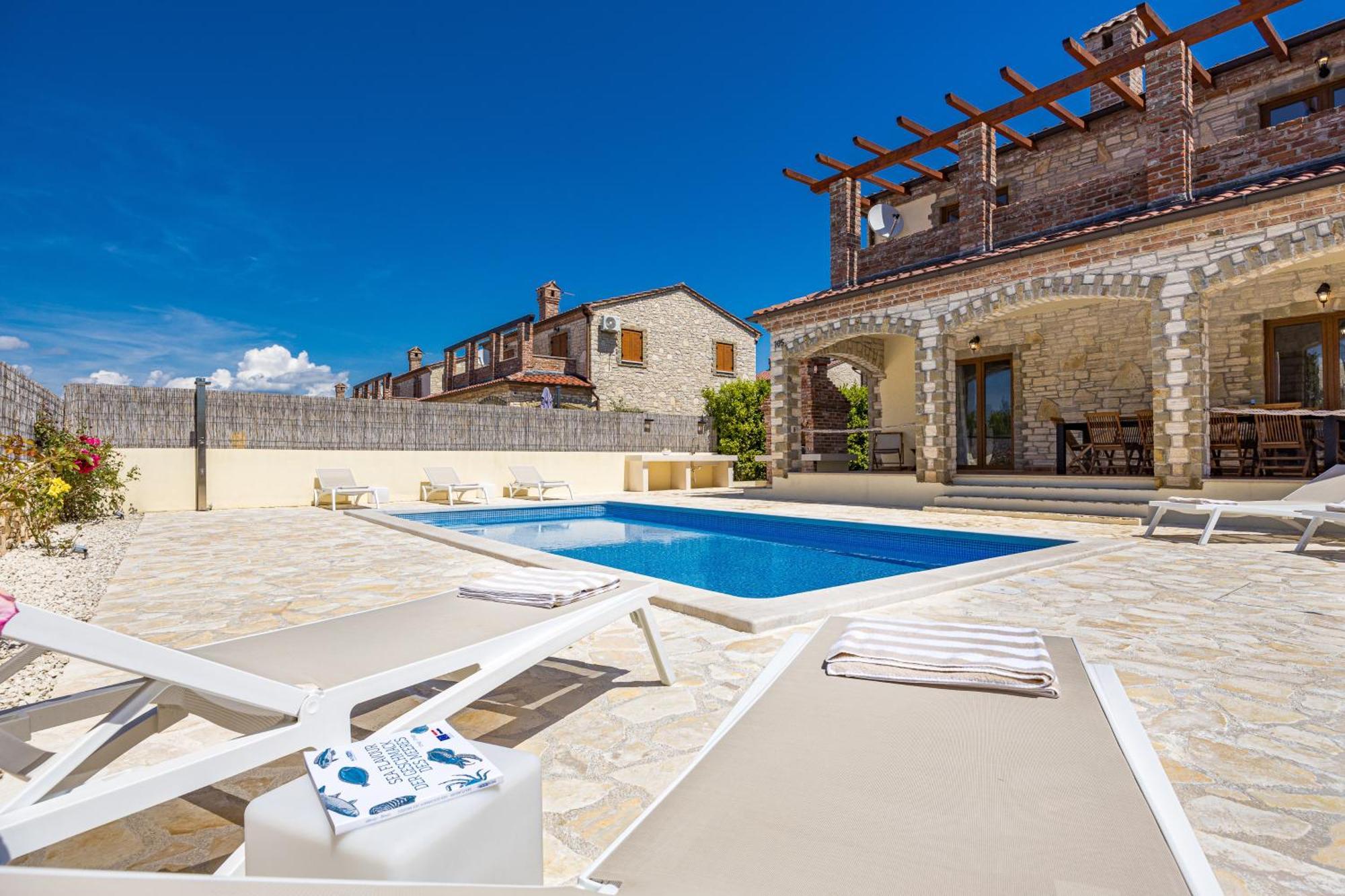 Villa Brioni With Pool By Rentistra Cabrunici Kültér fotó