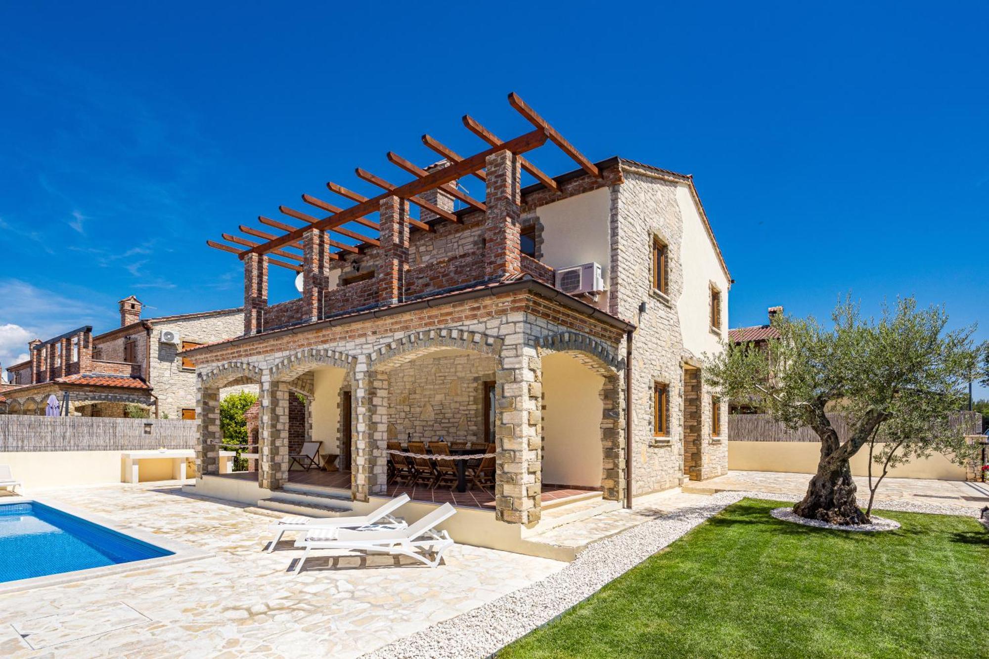 Villa Brioni With Pool By Rentistra Cabrunici Kültér fotó